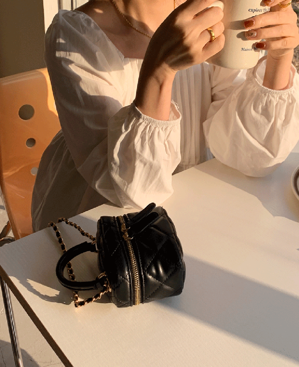 Women Textured Swagger Satchel Bag