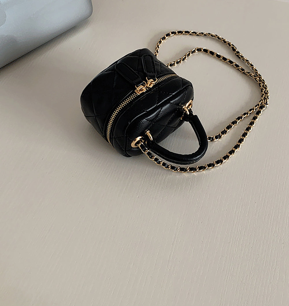 Women Textured Swagger Satchel Bag