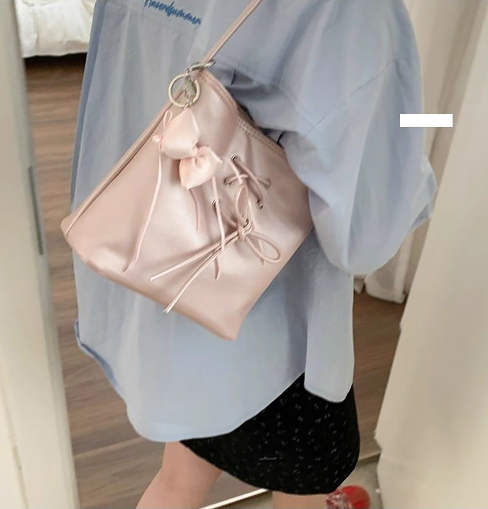 Women Solid Structured Handheld Bag