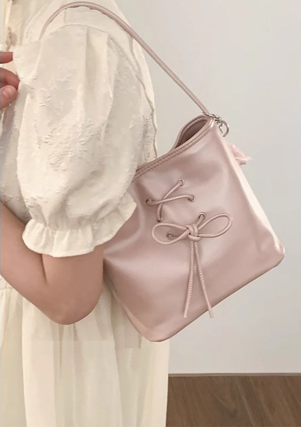Women Solid Structured Handheld Bag