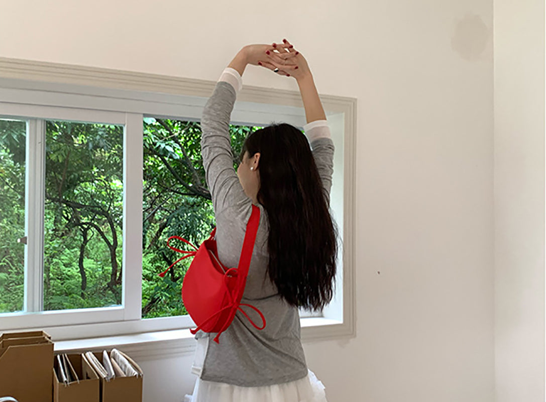 Women Solid Structured Handheld Bag