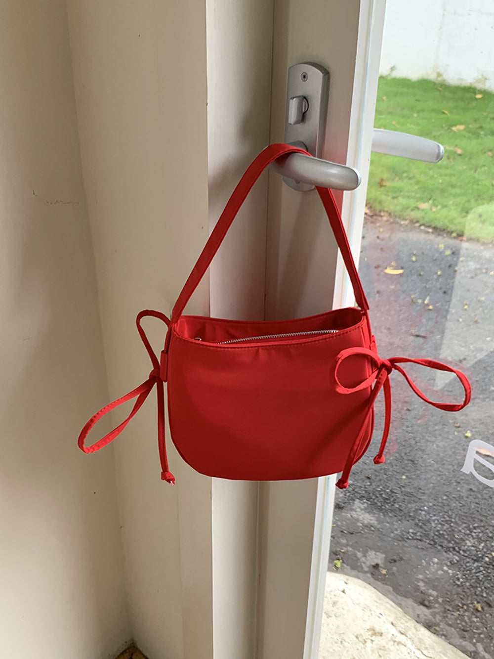 Women Solid Structured Handheld Bag