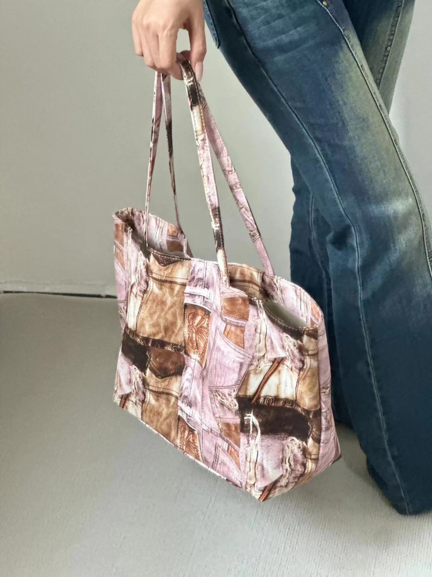 Women Abstract Printed Shopper Tote Bag