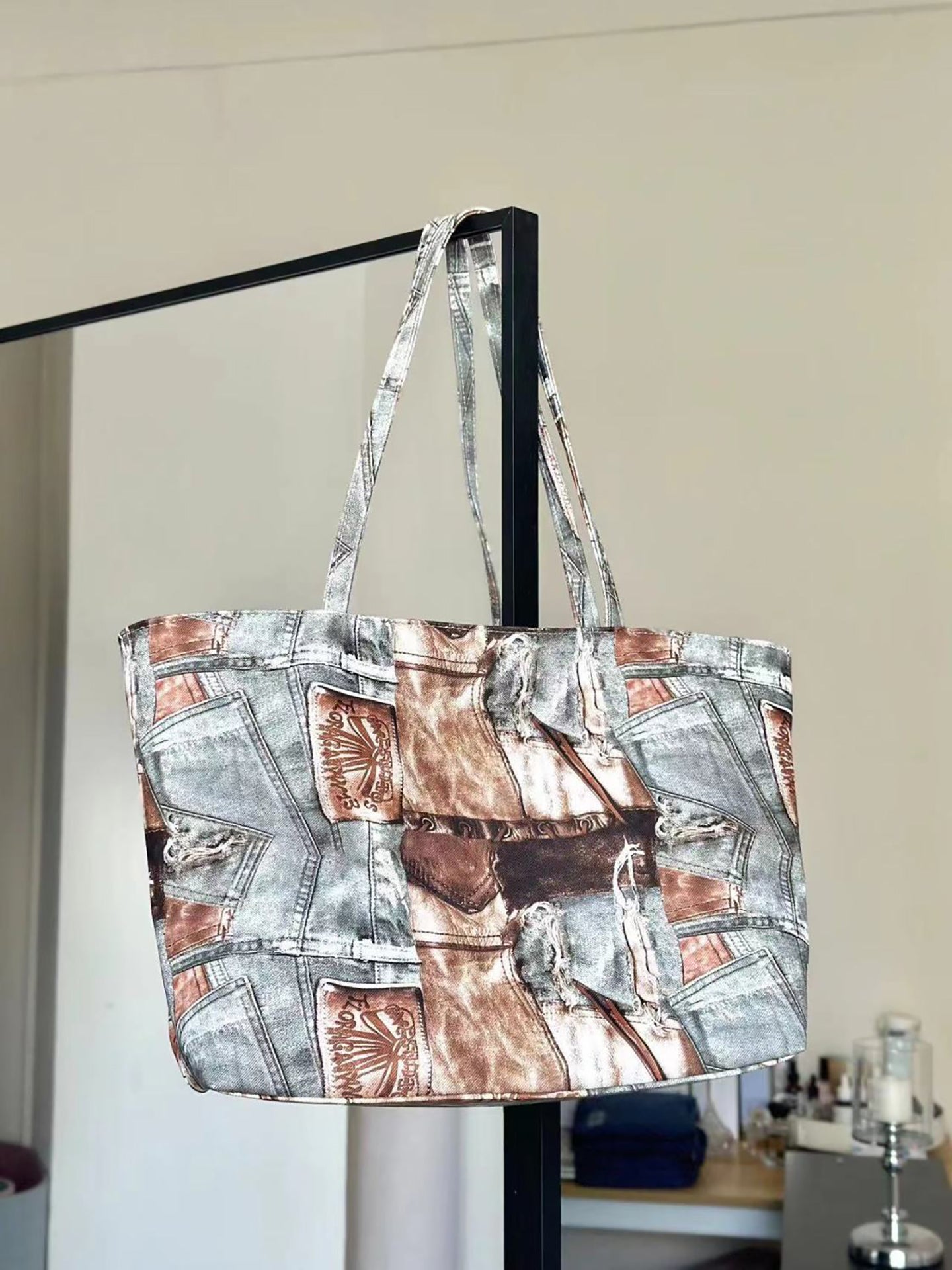 Women Abstract Printed Shopper Shoulder Bag