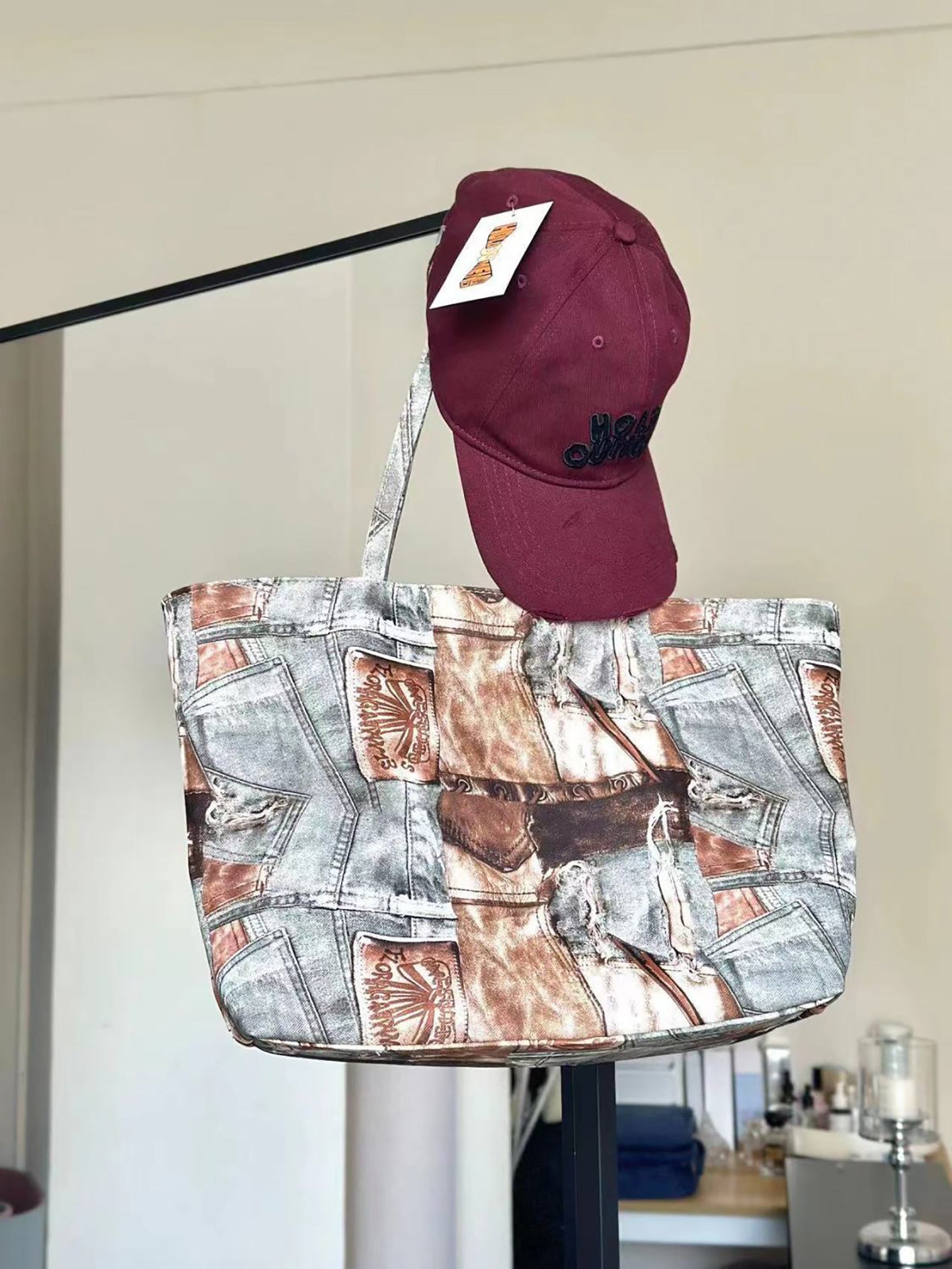 Women Abstract Printed Shopper Shoulder Bag