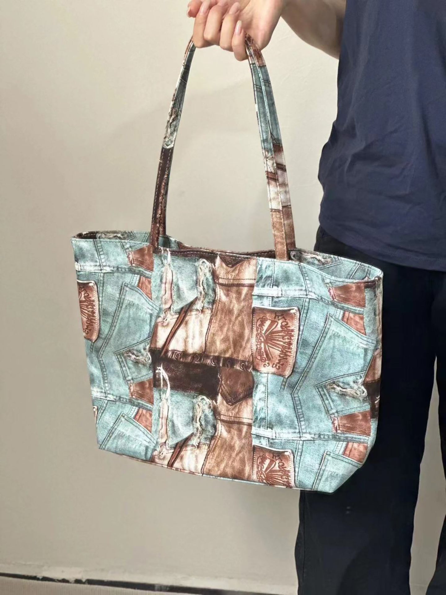 Women Abstract Printed Shopper Tote Bag