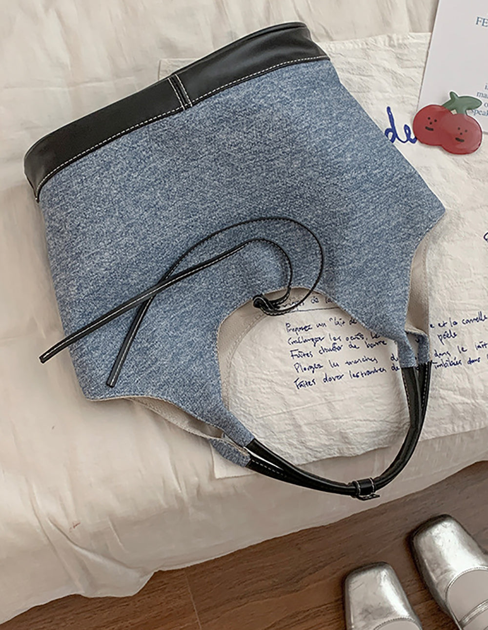 Women Solid Structured Handheld Bag