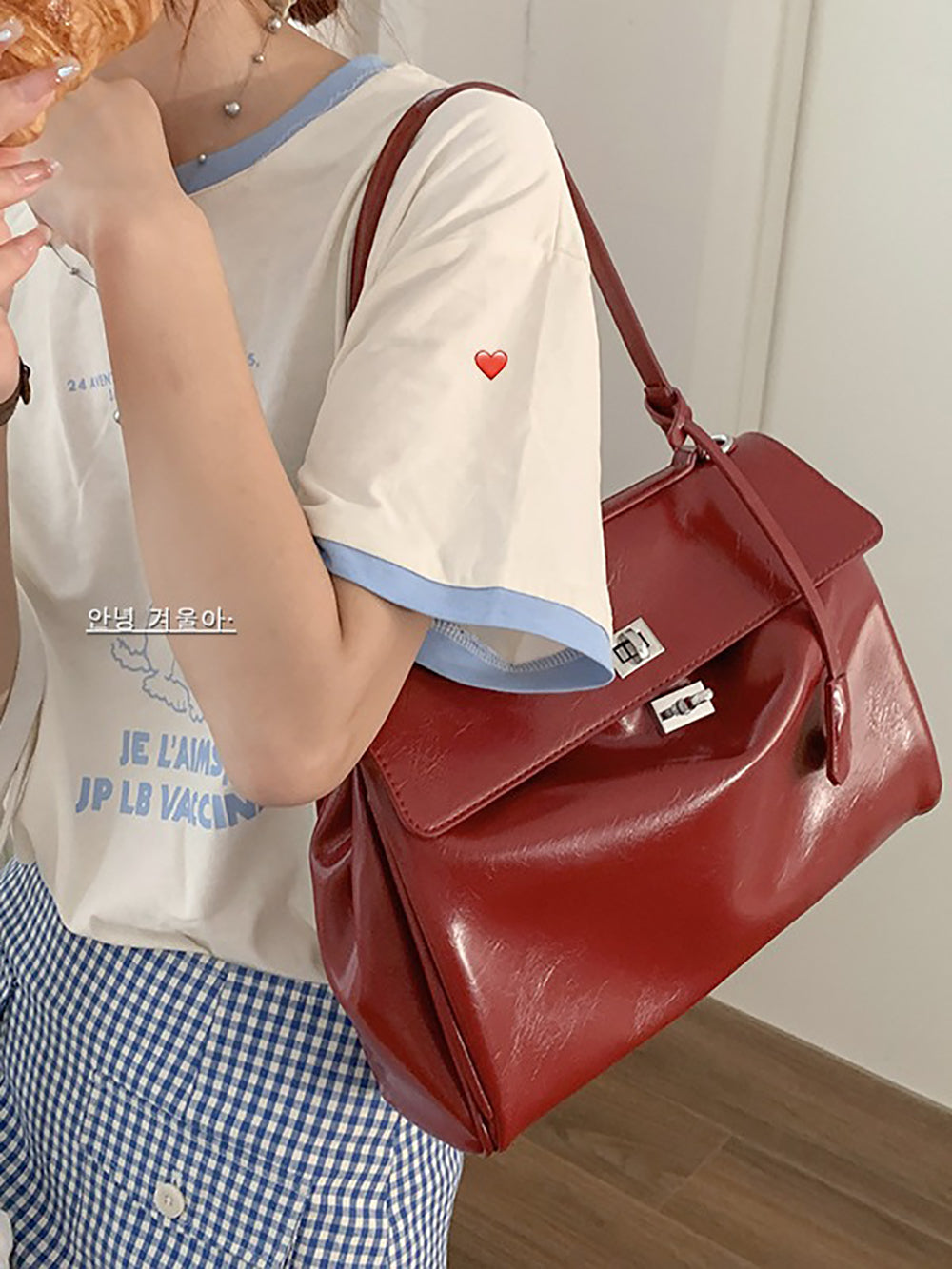 Women Solid Structured Handheld Bag