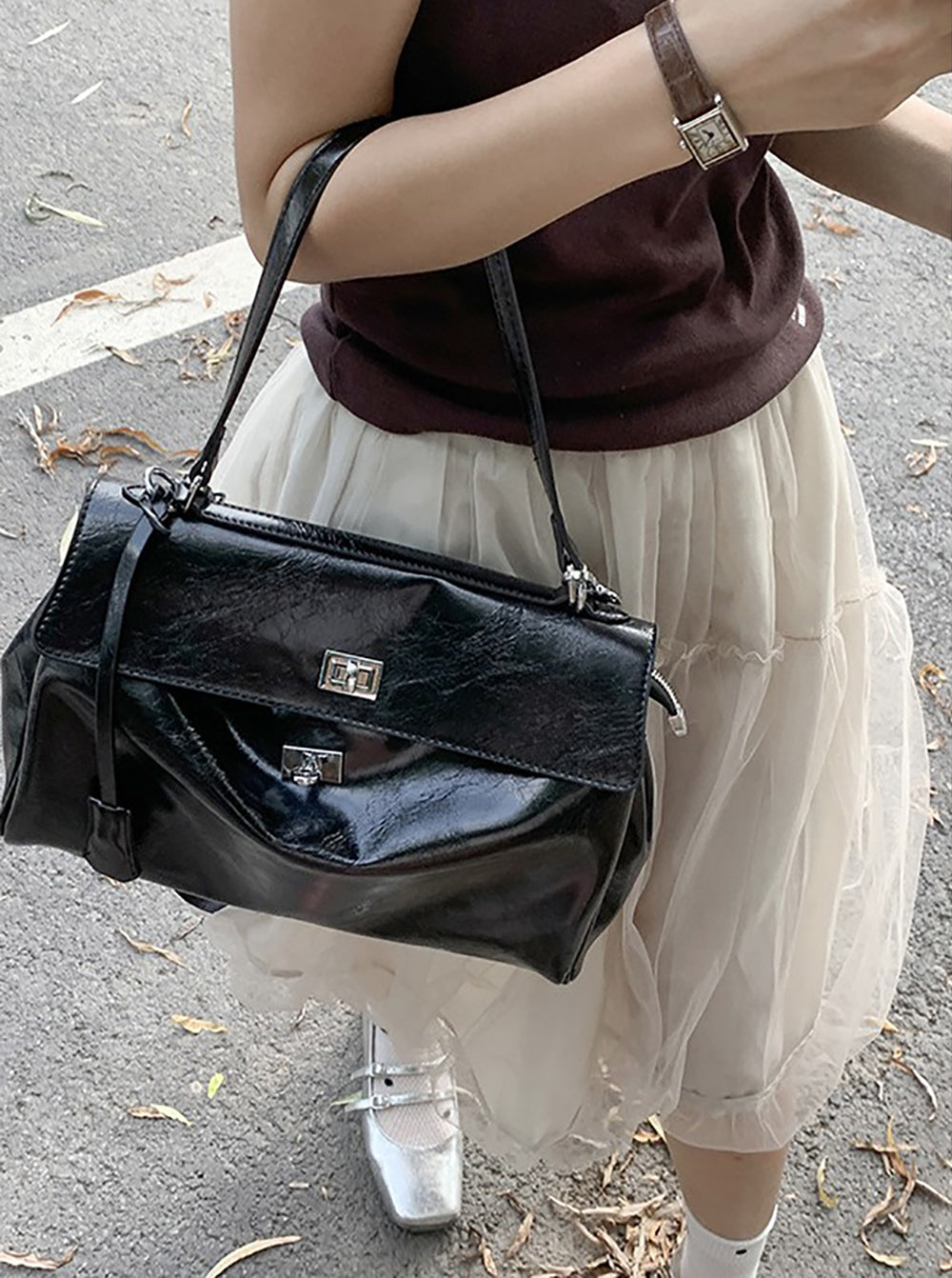 Women Solid Structured Handheld Bag
