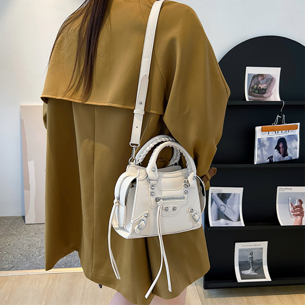 Women Solid Swagger Satchel Bag