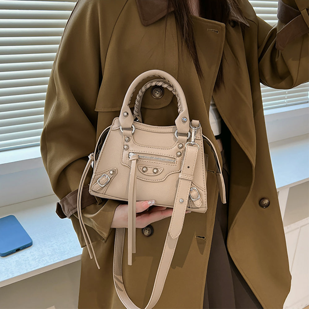 Women Solid Swagger Satchel Bag