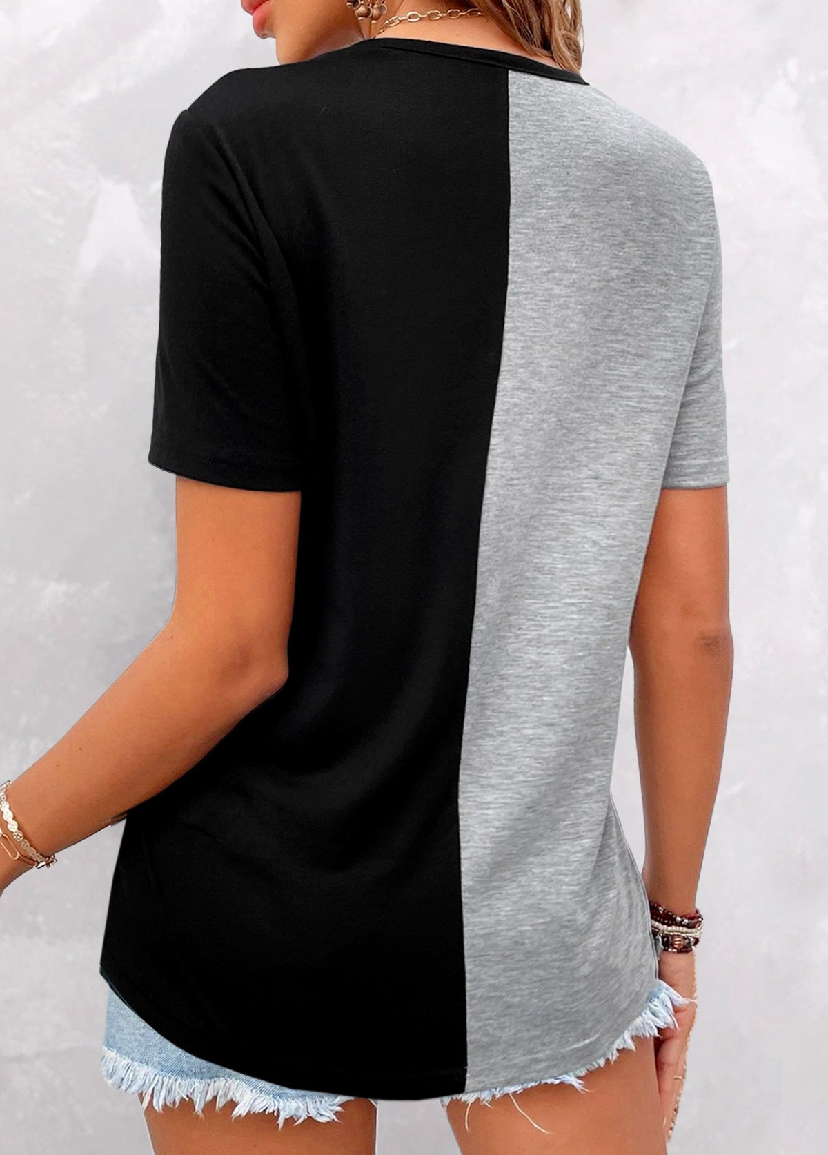 Women Geometric Colourblocked V-Neck Top