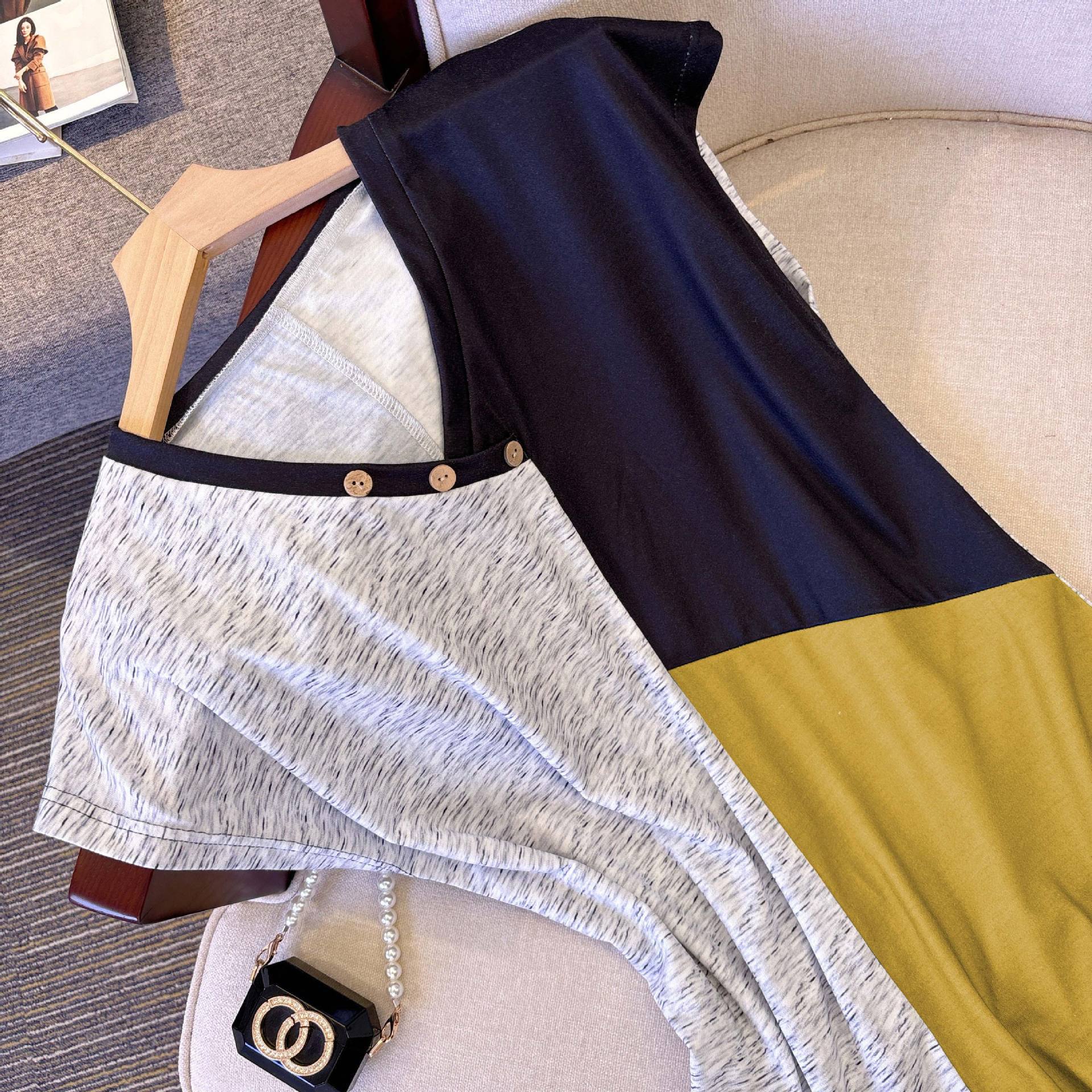 StyleCast Women Colourblocked V-Neck Top