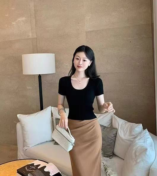 Elegant Casual Scoop Neck Fitted Top
