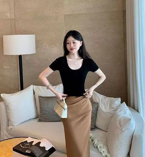 Elegant Casual Scoop Neck Fitted Top