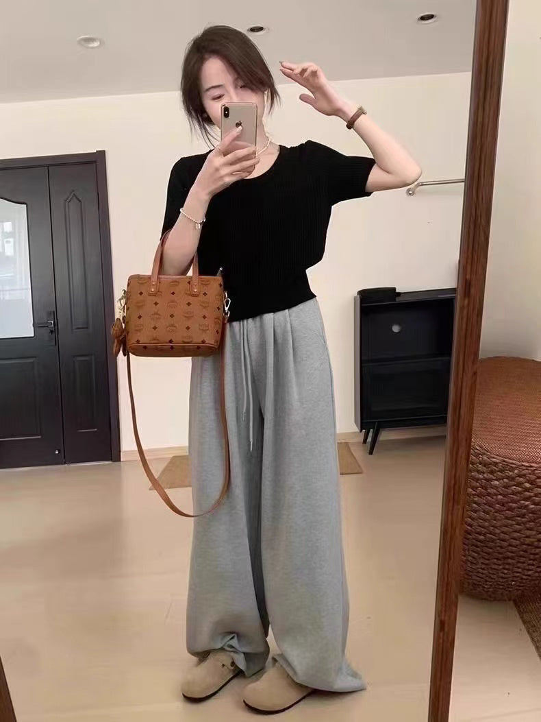 Women Black Round Neck Ribbed Top