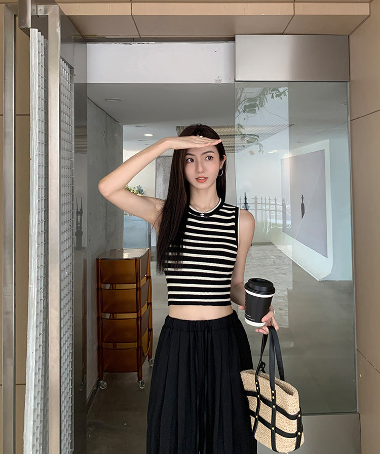 Women Solid Round Neck Top