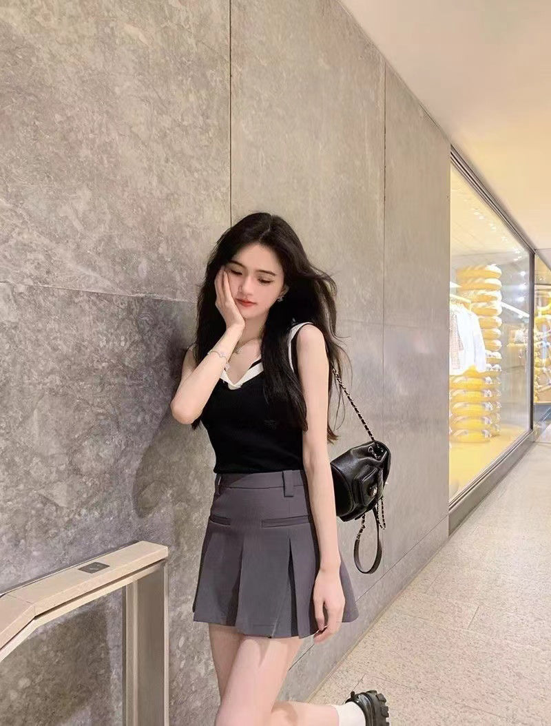 Women Black Sweetheart Neck Top