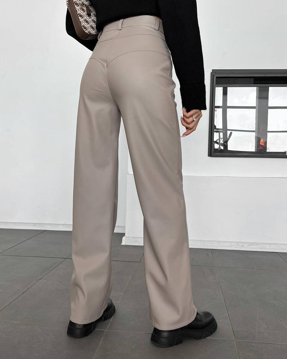 Women Solid Mid-Rise Straight Fit Trousers