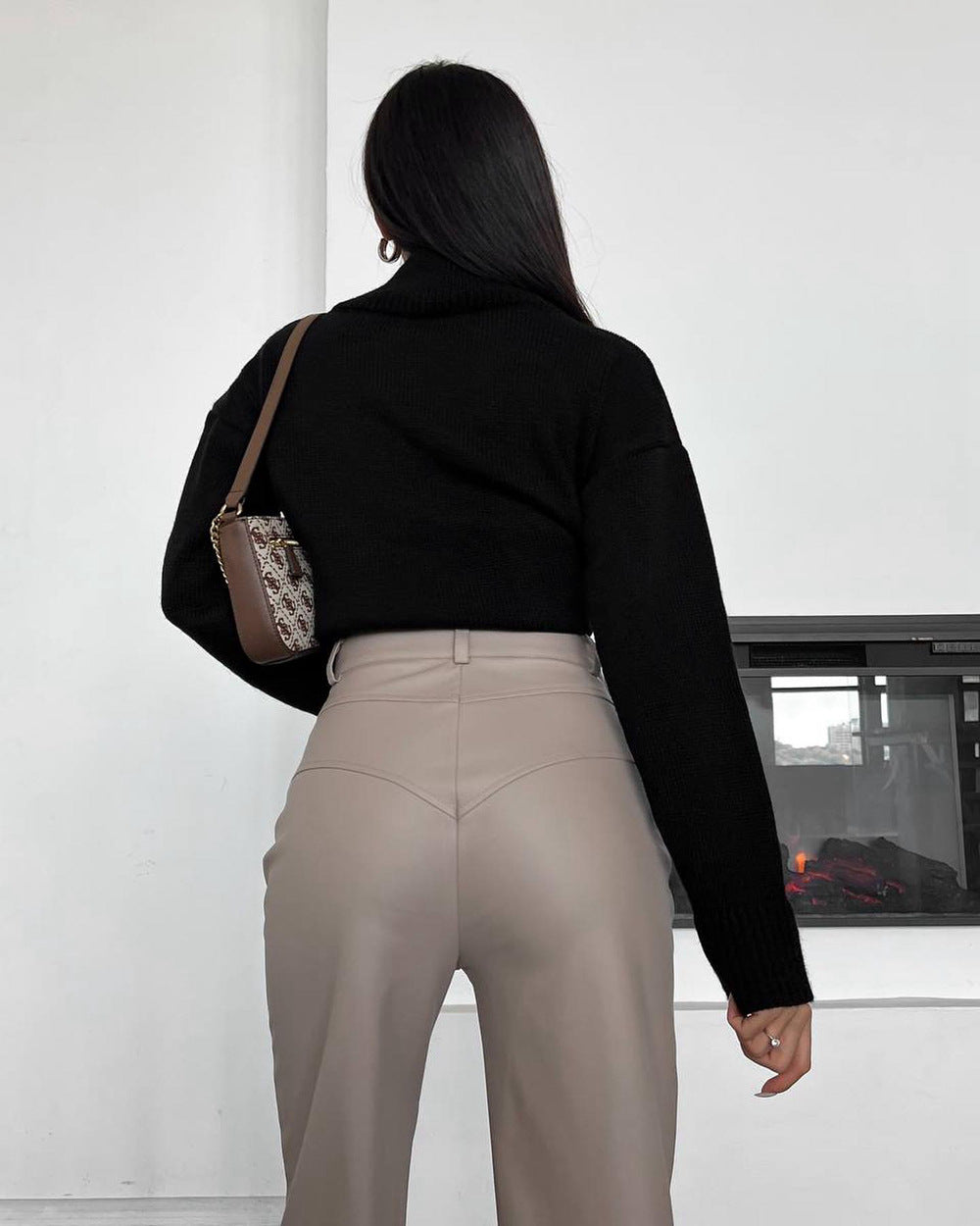 Women Solid Mid-Rise Straight Fit Trousers