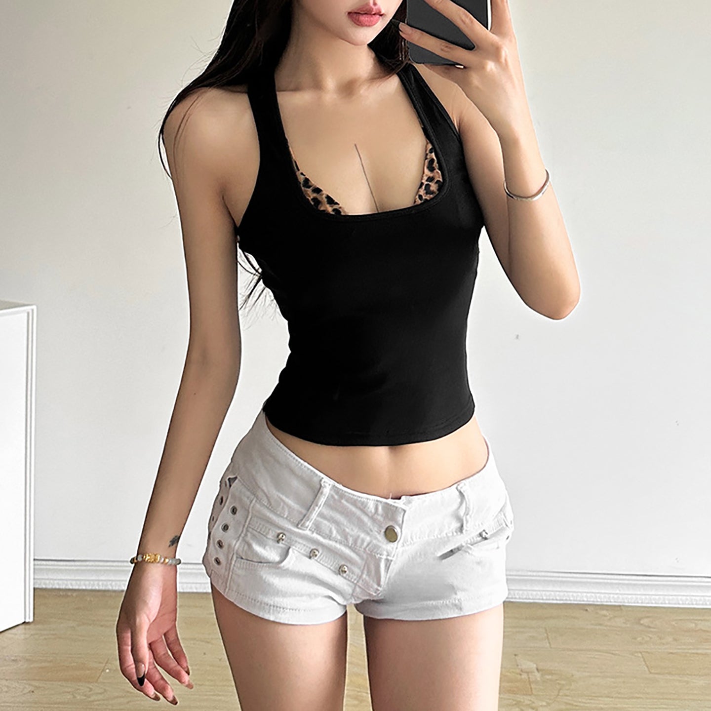 Women Solid Scoop Neck Sleeveless Top