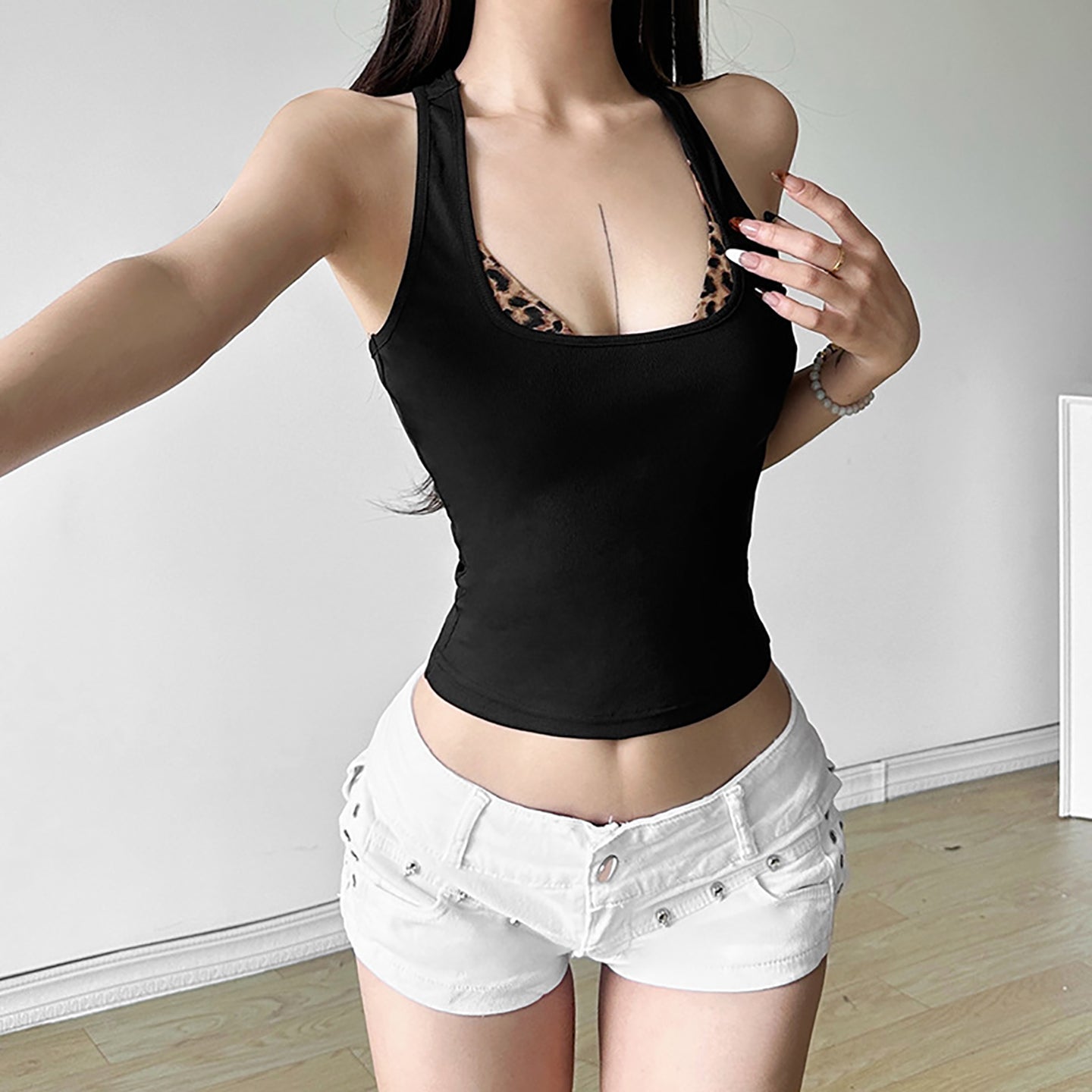 Women Solid Scoop Neck Sleeveless Top