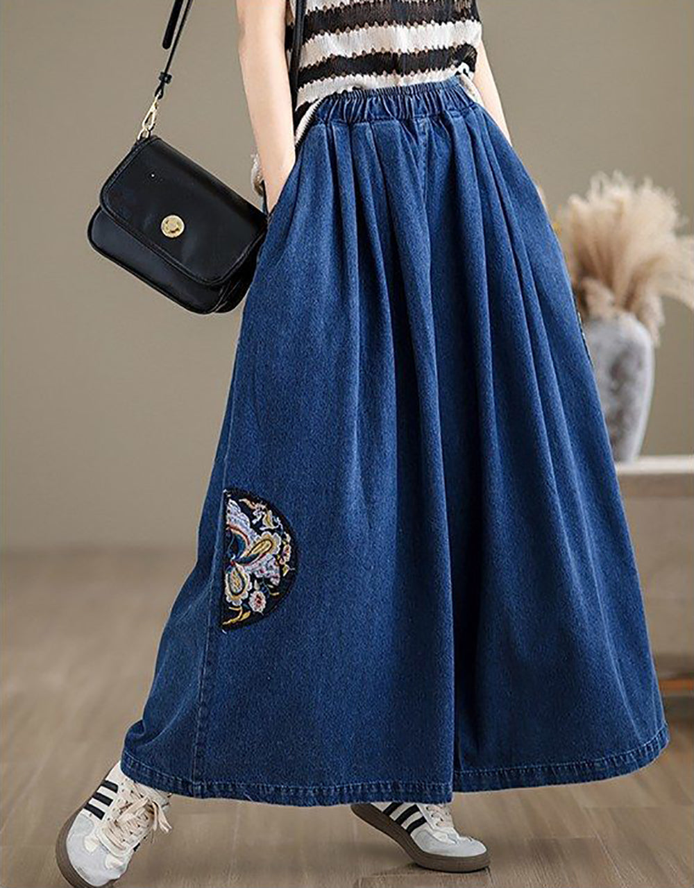 Women Solid Flared Jeans