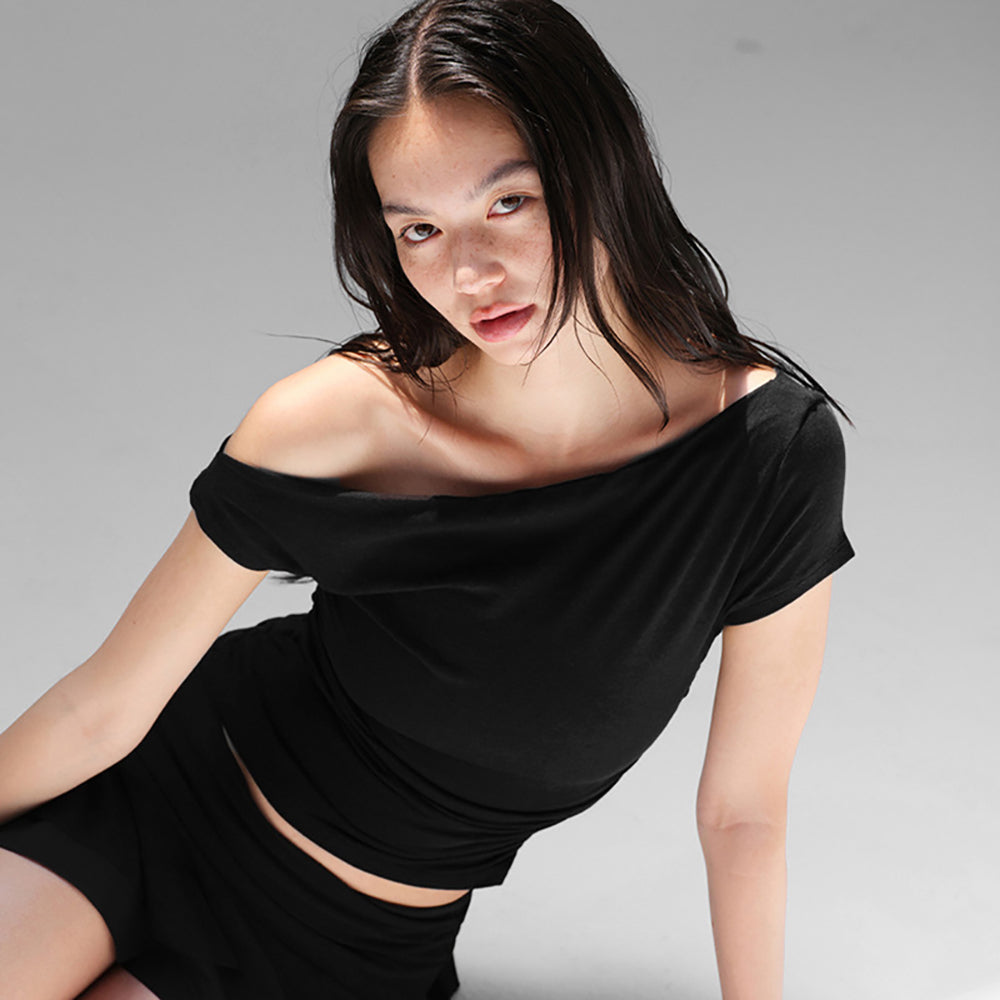 Women Solid Boat Neck Top