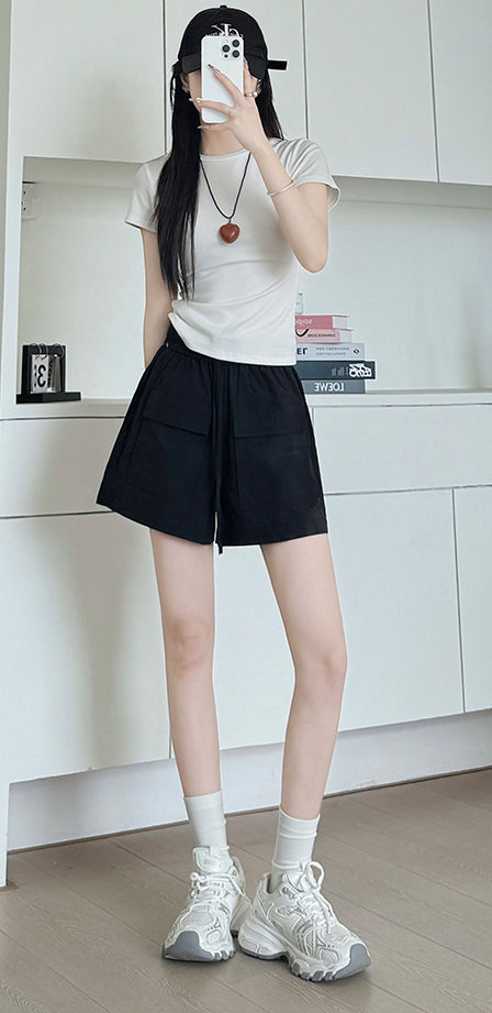 Women Regular Fit Mid-Rise Cargo Shorts