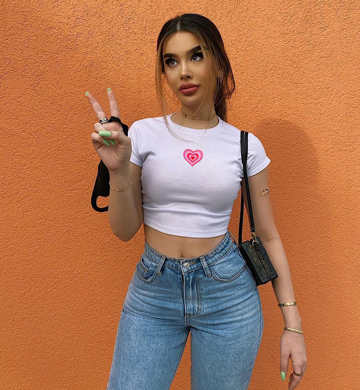 Women Drop-Shoulder Sleeves Applique Slim Fit T-shirt