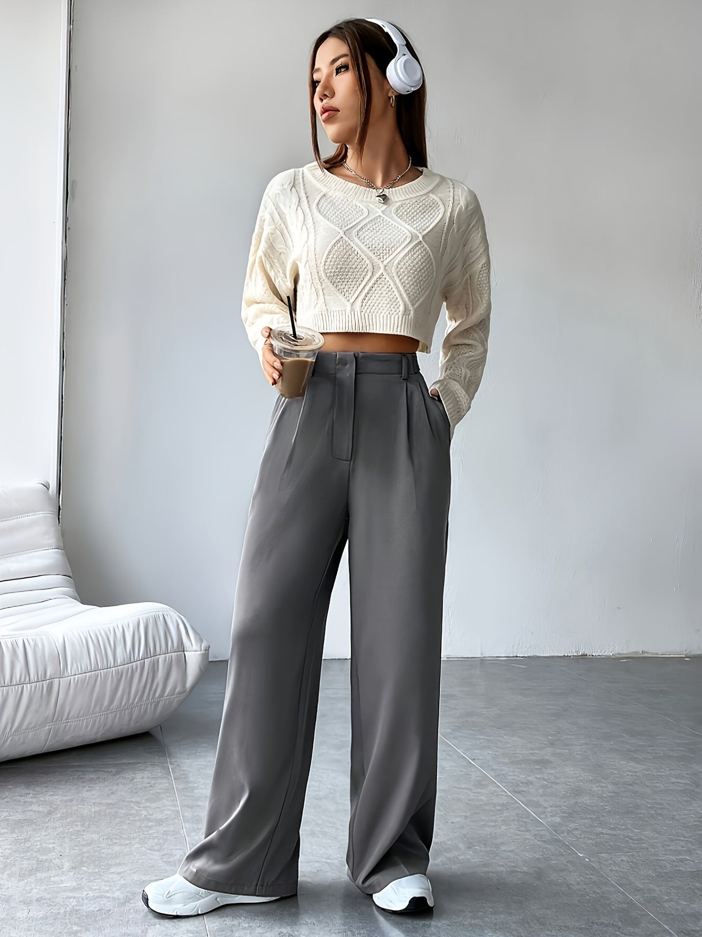 Women Solid Regular Fit Mid-Rise Formal Trousers
