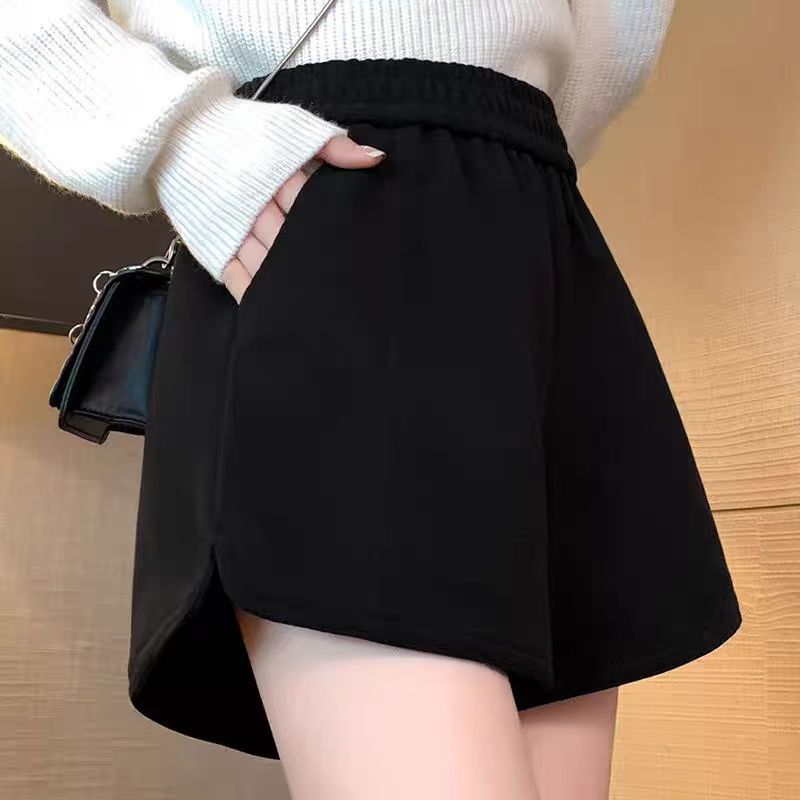 Women Solid Mid-Rise Regular Shorts