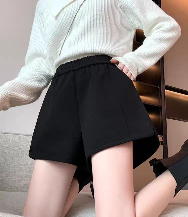 Women Solid Mid-Rise Regular Shorts