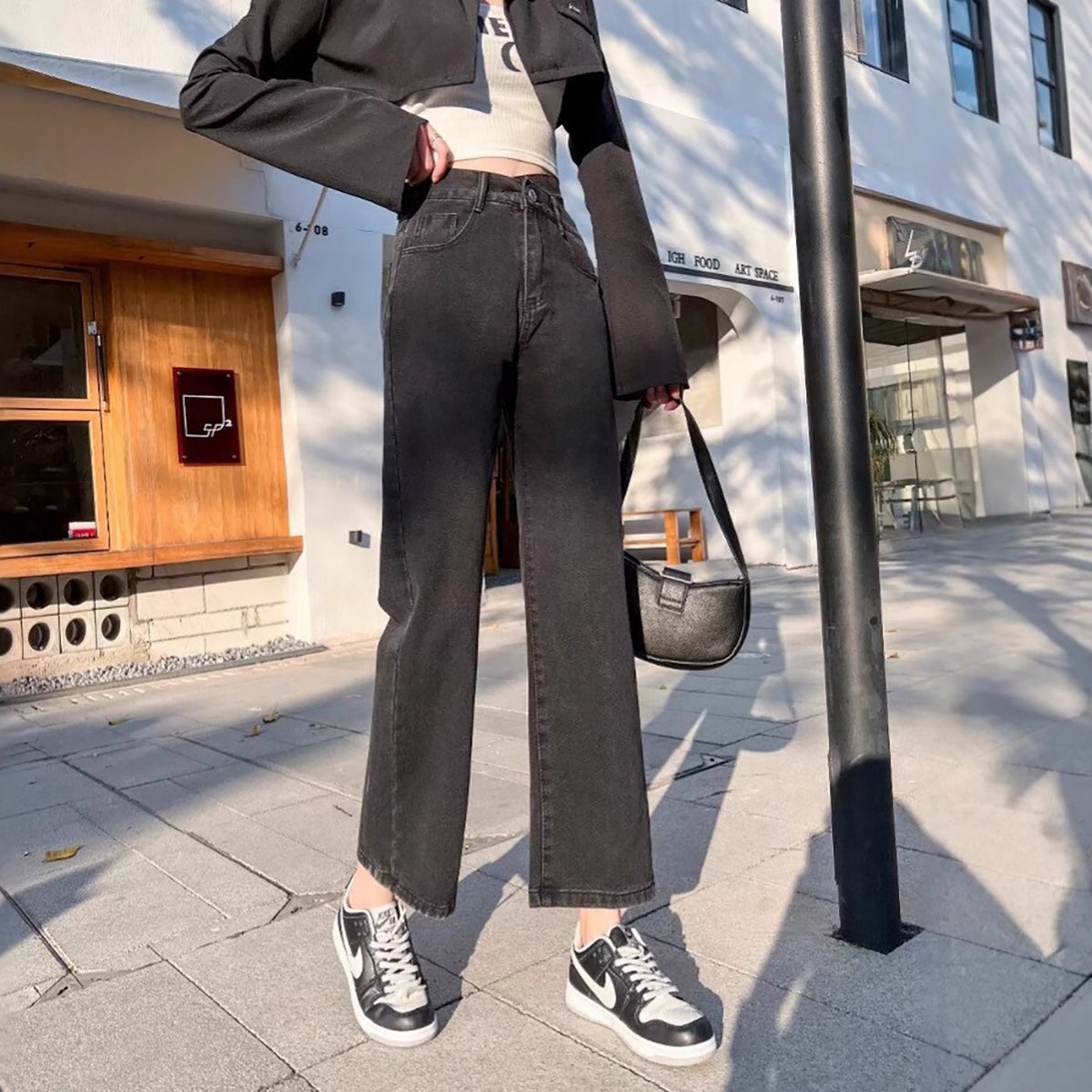 Women Straight Fit Dark Fade Jeans
