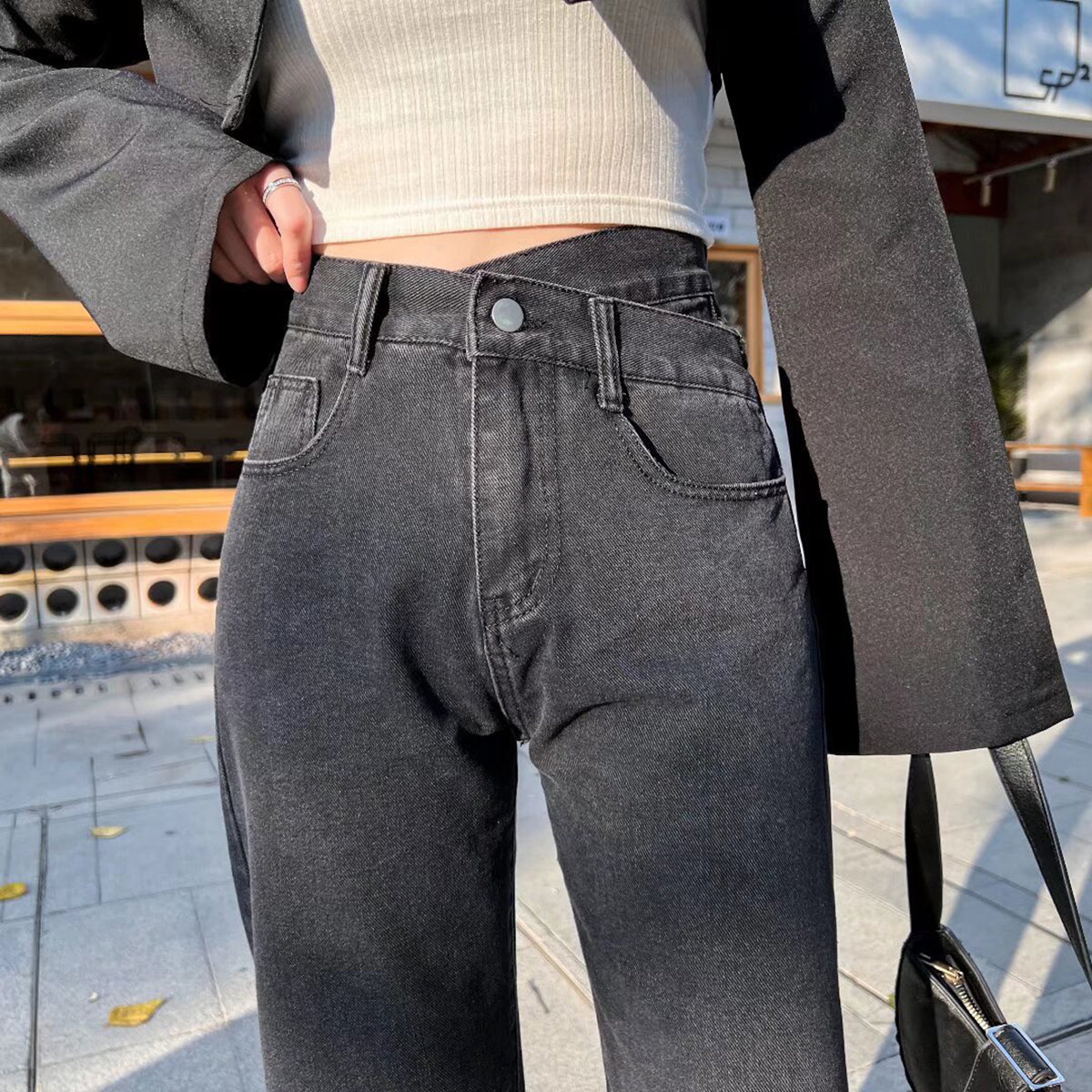 Women Straight Fit Dark Fade Jeans