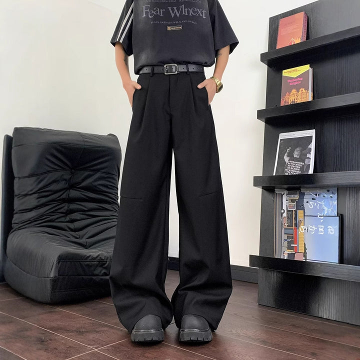 Men Loose Fit Mid-Rise Easy Wash Trousers