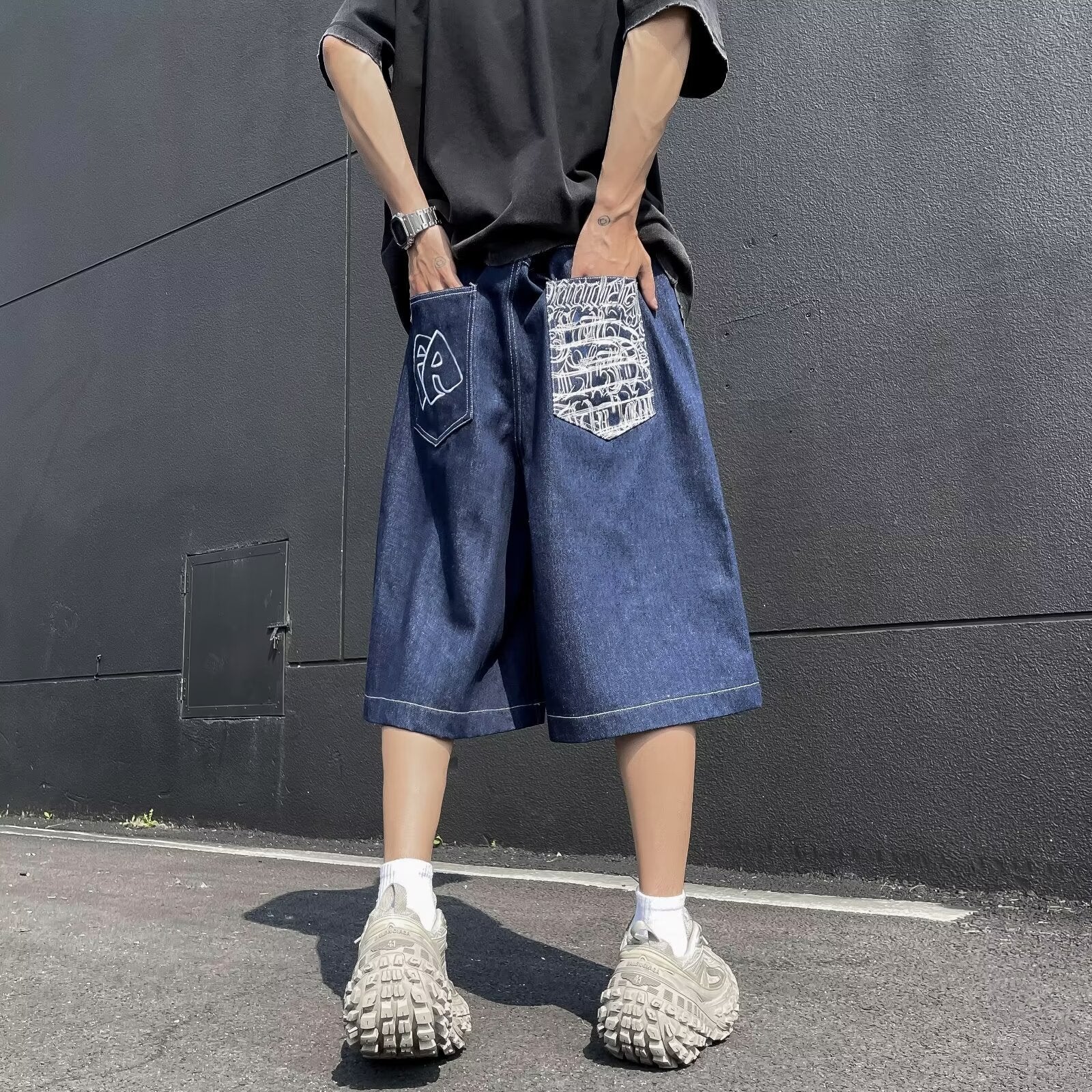 Men Solid Regular Fit Mid-Rise Denim Shorts