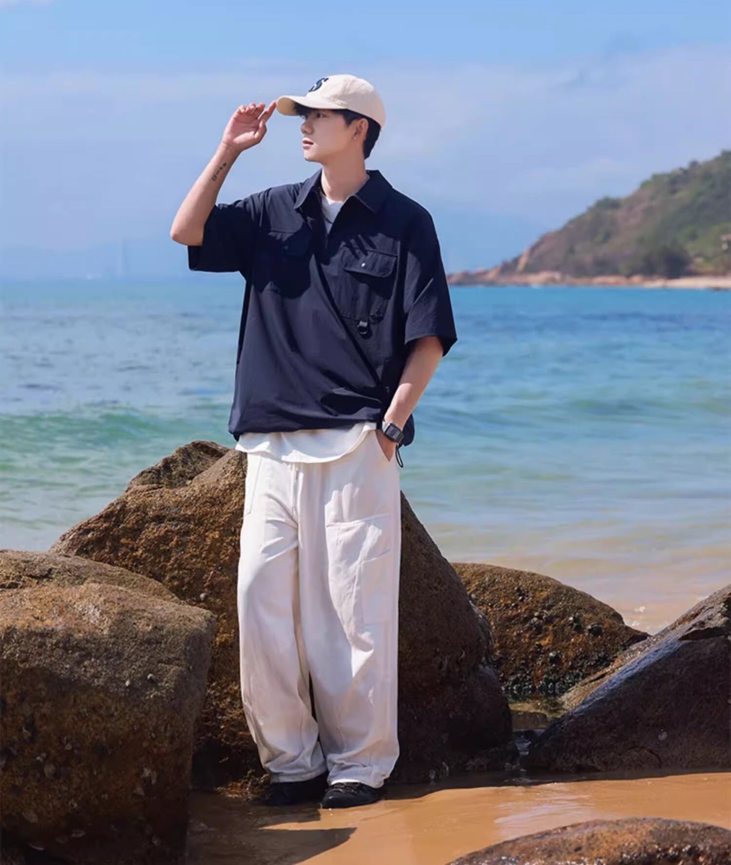 Men Solid Spread Collar Casual Shirt