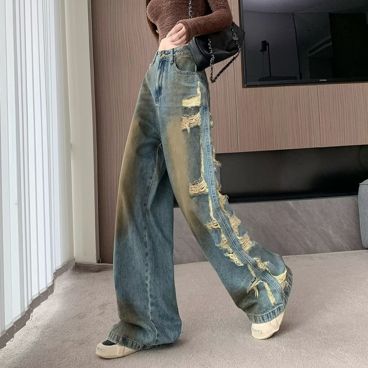 Women Mid-Rise Highly Distressed Heavy Fade Non Stretchable Jeans