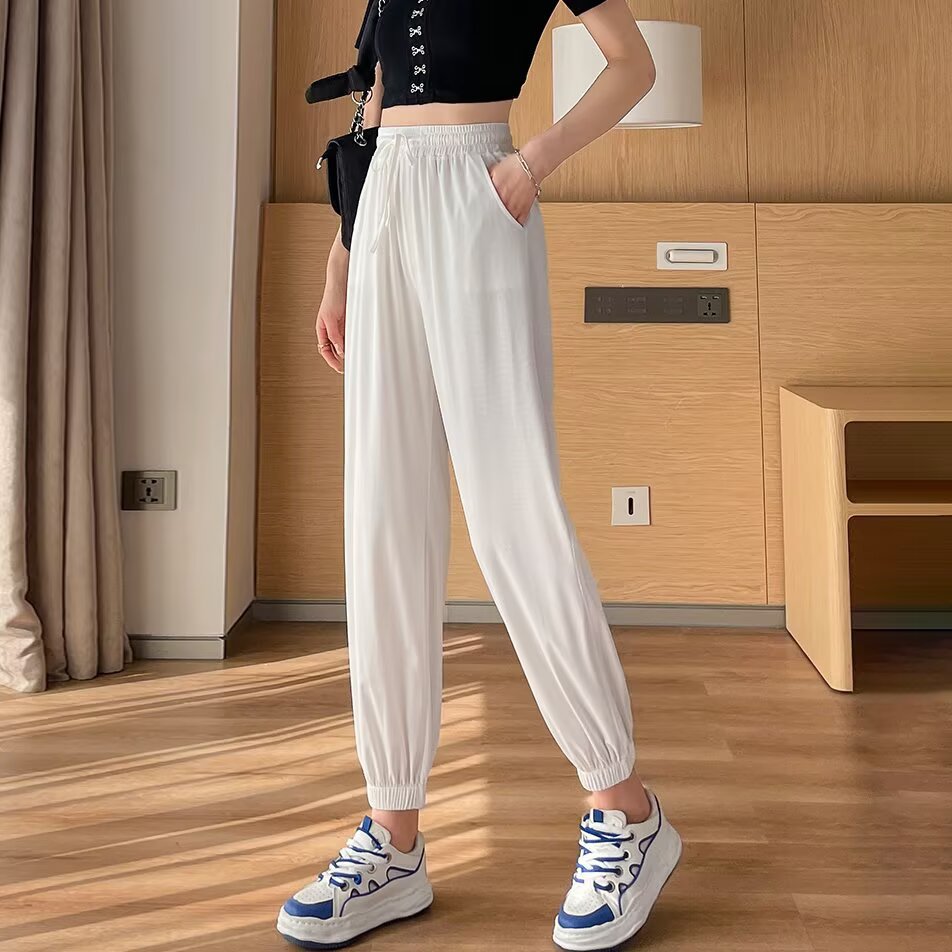 Women Relaxed Fit Solid Mid-Rise Knitted Flat-Front Joggers