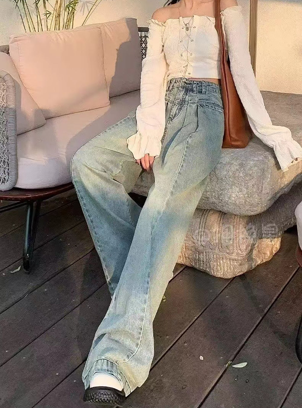 Women High-Rise Pleated Baggy Light Fade Jeans