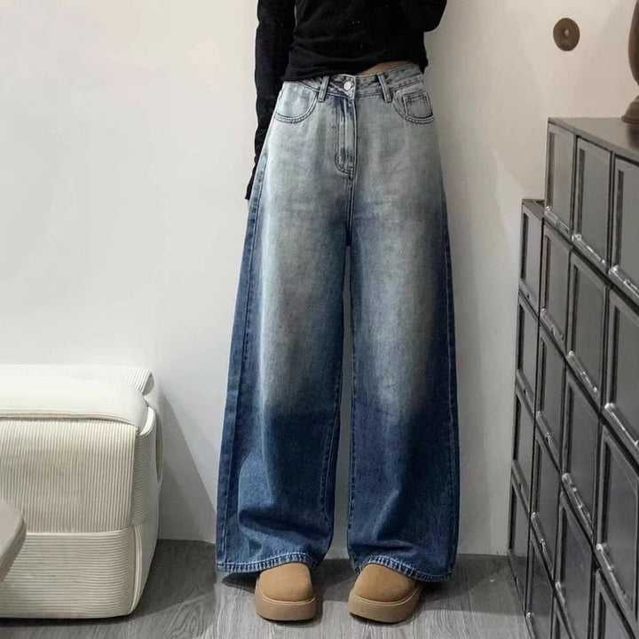 Women Straight Fit Mid-Rise Light Fade Jeans