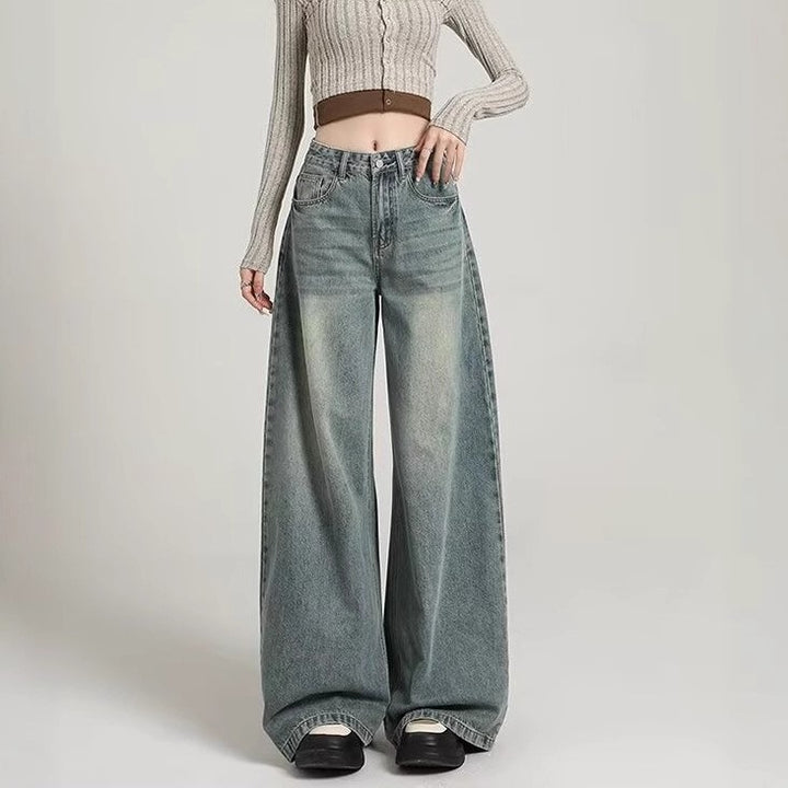 Women Relaxed Fit Mid-Rise Light Fade Jeans