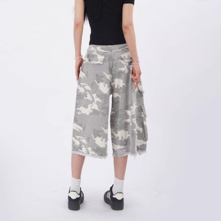 Women Baggy Mid-Rise Camouflage Printed Jorts Shorts