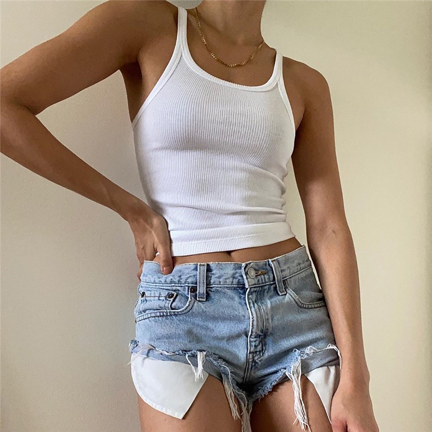 Women Solid Scoop Neck Crop Top