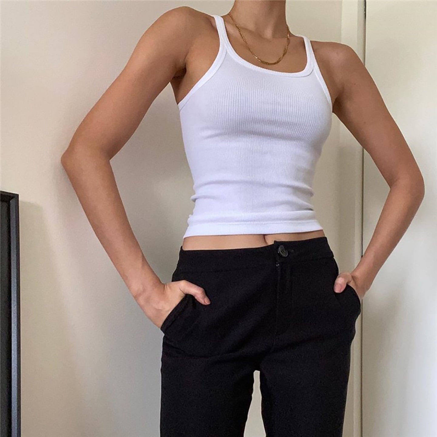 Women Solid Scoop Neck Crop Top