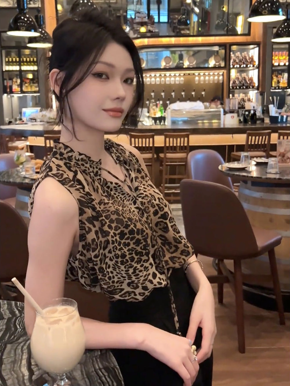 Women Animal Printed Tie-Up Neck Sleeveless Top