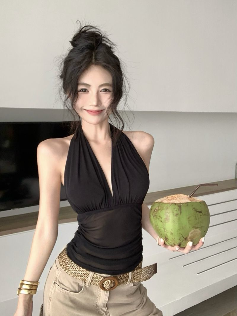 Women Solid Halter Neck Fitted Crop Top