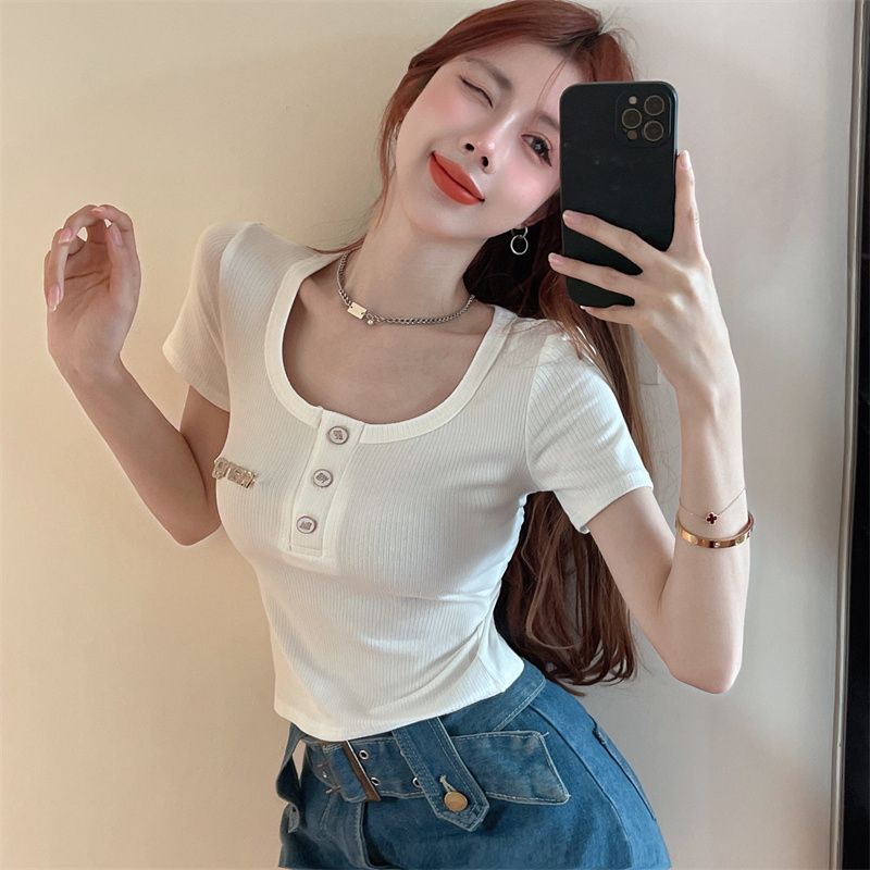 Women Scoop Neck Crop Top