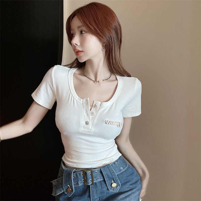 Women Scoop Neck Crop Top
